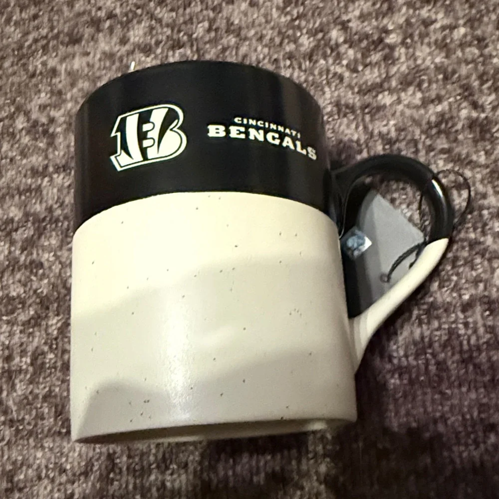 Cincinnati Bengals 15oz Ceramic Coffee Mugs. set of 2 - Picture 3 of 5